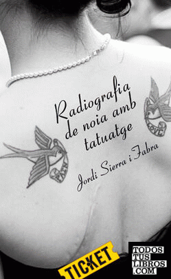 Radiografia de noia amb tatuatge
