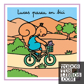 Lucas pasea en bici
