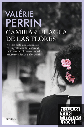 Cambiar el agua de las flores